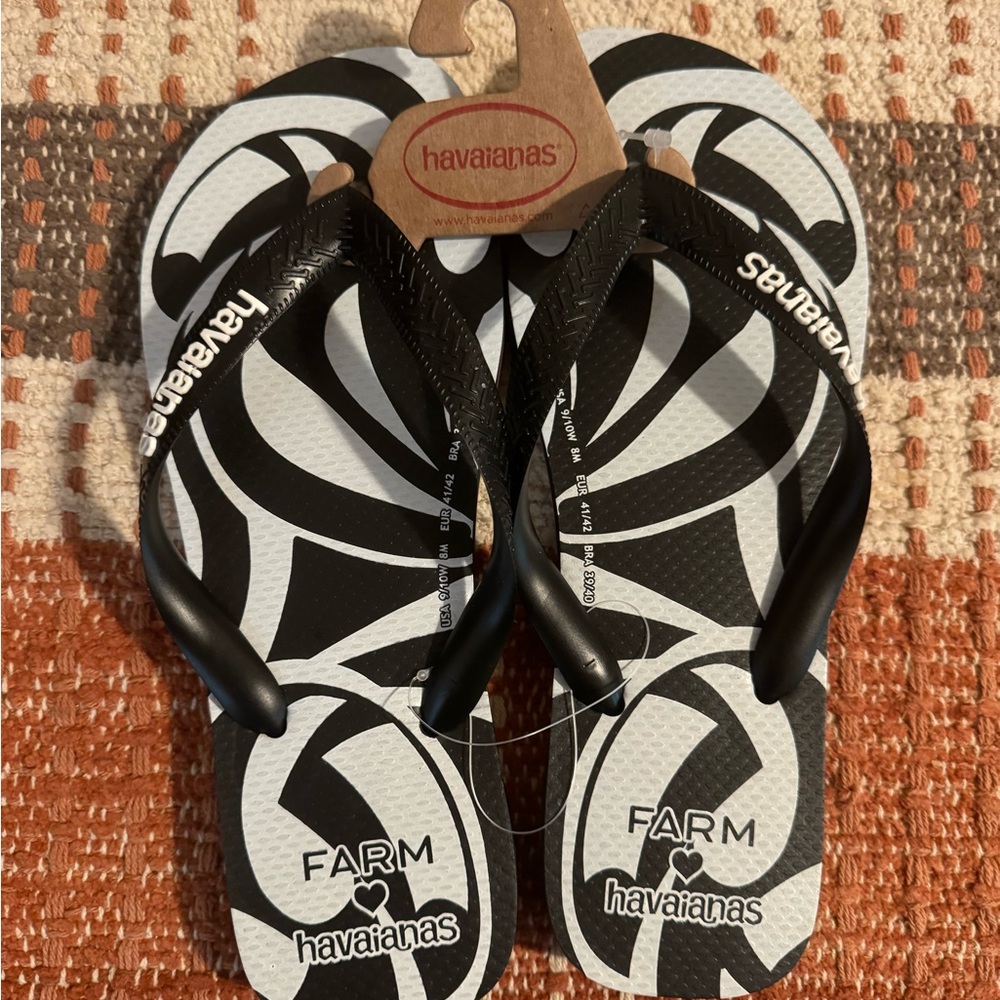 Havaianas Classic Black Flip Flops new with tags